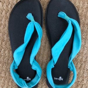 NEED GONE! 🖤! NWOT Sanuk sandals sz 8/9